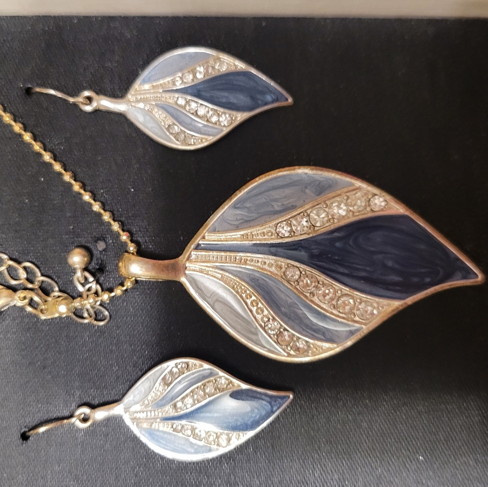 Mixit necklace and earrings set